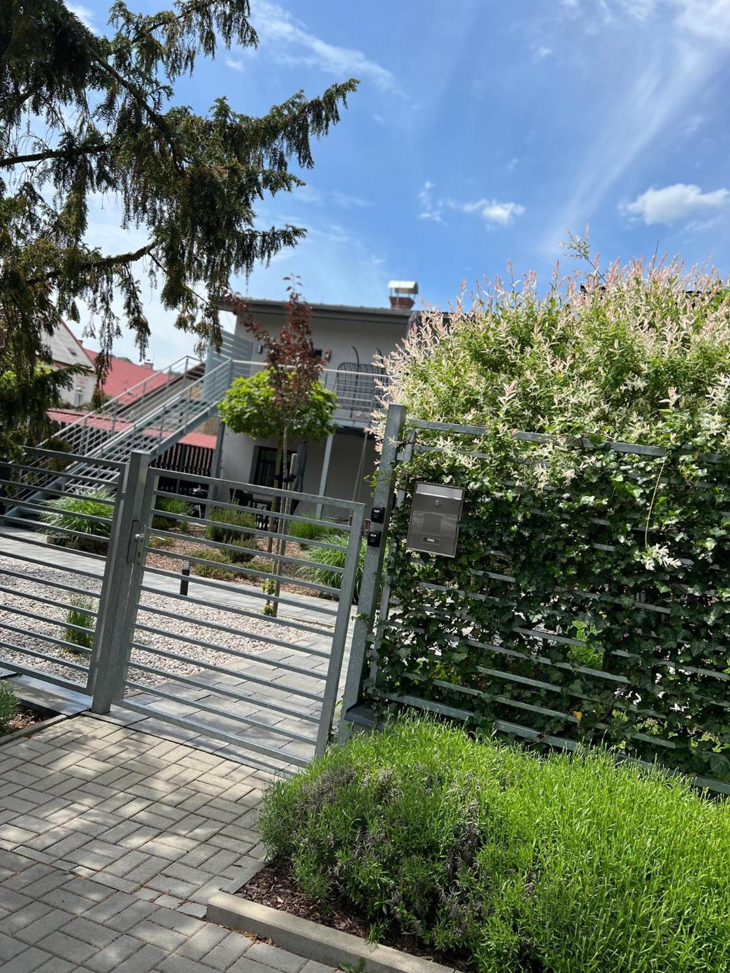 Apartmany Benesov Benesov nad Ploucnici Exterior photo